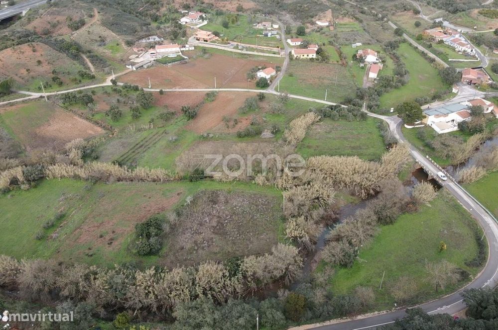 Terreno em Vale Figueira, Messines, com leito de água, 9.400 m².