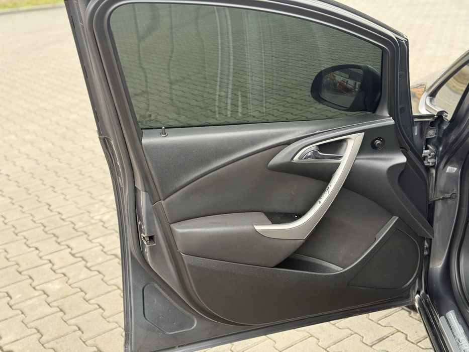 Продам Opel Astra j 2011p