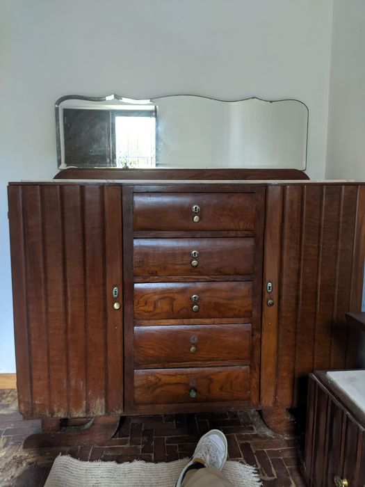 Cómoda com pedra mármore e espelho