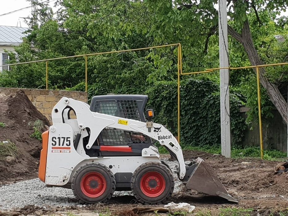 Аренда, услуги мини-погрузчика Bobcat, ковш, бур, траншеекопатель, вил