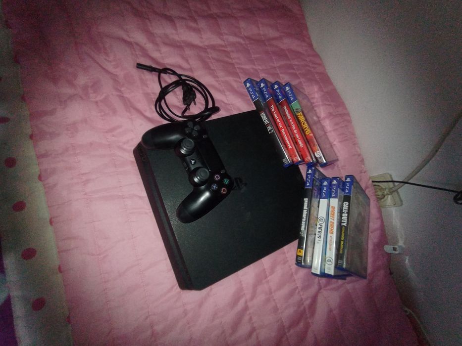PS4 Slim + Comando + Jogos | Muito Bem Estimada