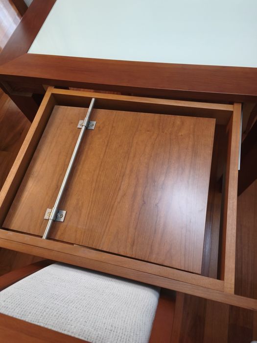 Conjunto de Sala de Jantar Completo em Madeira (Mesa Extensível + 6 C