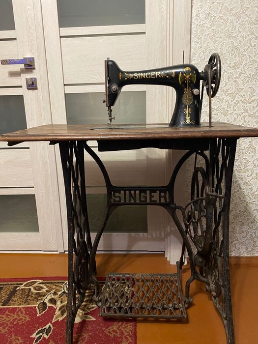 Швейна машинка Singer