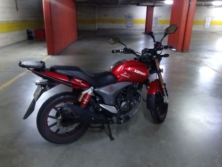 Keeway RKV 125 Vermelha