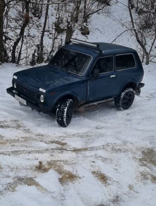 Продам Ниву 2004 року кожен день їздить ,всі деталі по телефону