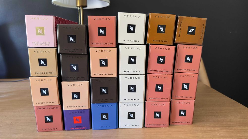 Pack Nespresso Completo – Máquina + Aeroccino + 257 cafés + suporte