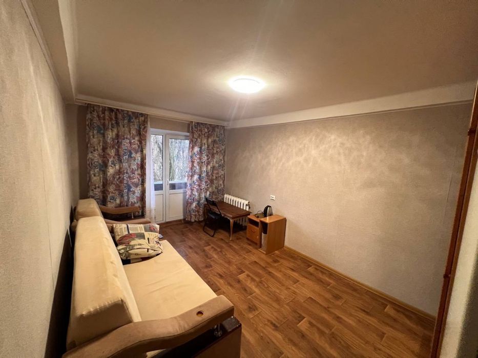 Продаж 1/2 квартири в двокімнатній