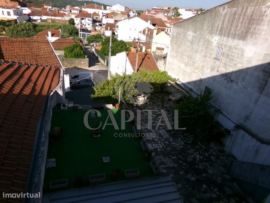 T3+1 com áreas generosas, muita luz natural e qualidade de vida em Ami