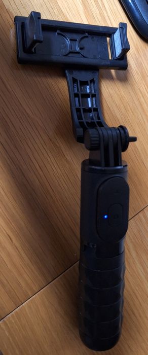 Vendo Vendo Mini Selfie Stick de 70 cmn com Bluetooth - Novo