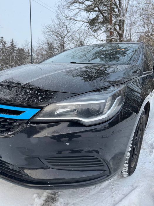 Продам власний автомобіль Опель Астра К