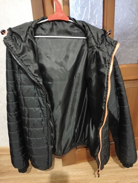 Продам демисезонну куртку
