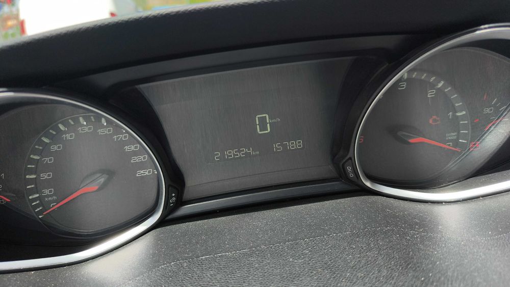 Peugeot 308 vendo ou troco