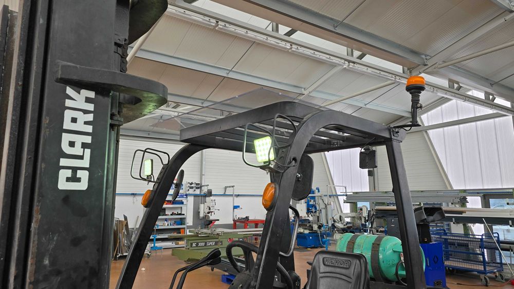 Empilhador Clark C35L – 3.500 kg – Gás – 2012