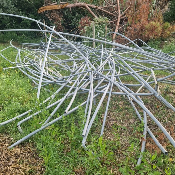 Tubos de estufa e caleira