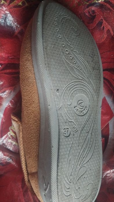 Домашнi тапцi новеньки  розмiр 37