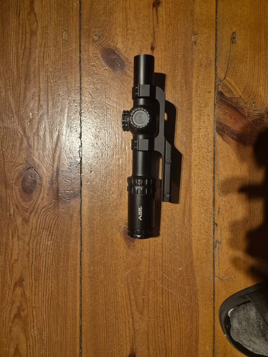 Luneta primary arms 1-8