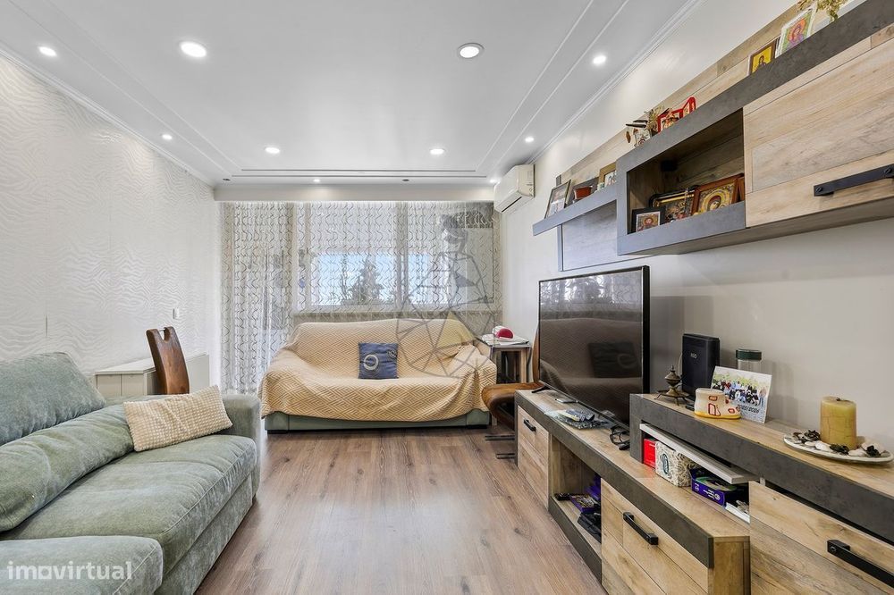 Apartamento T3 totalmente Remodelado no Parchal - Lagoa