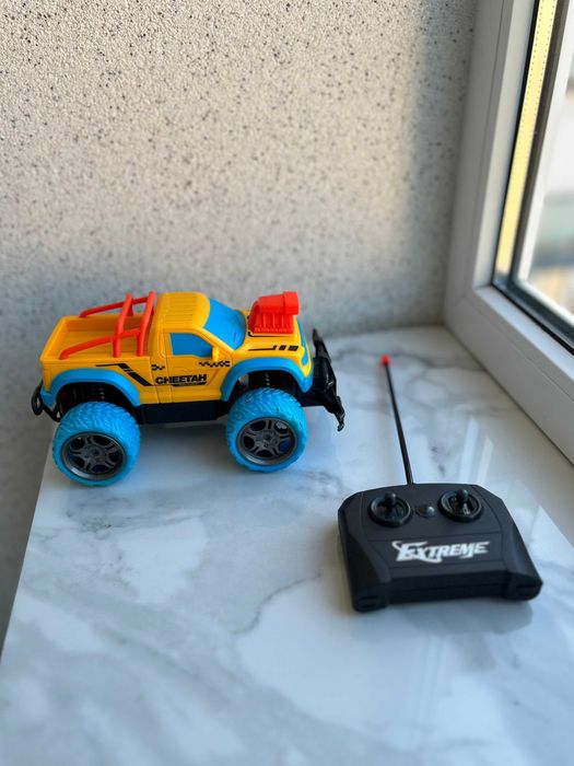 Машинка на радіокеруванні Maya Toys