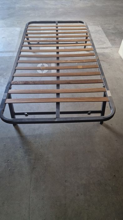 Sommier 190cm de comprimento x 90cm de largura