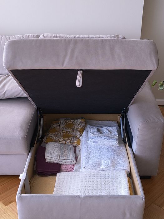 Sofá extensivel com chaise lounge com arrumação