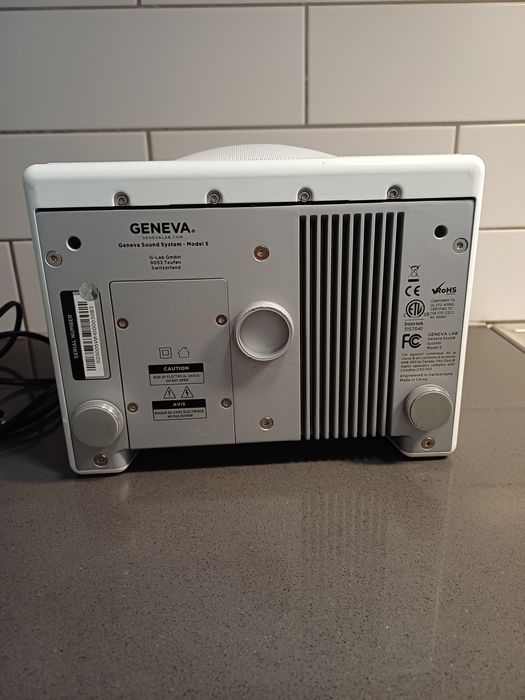Продам колонку  Geneva Sound System Model S