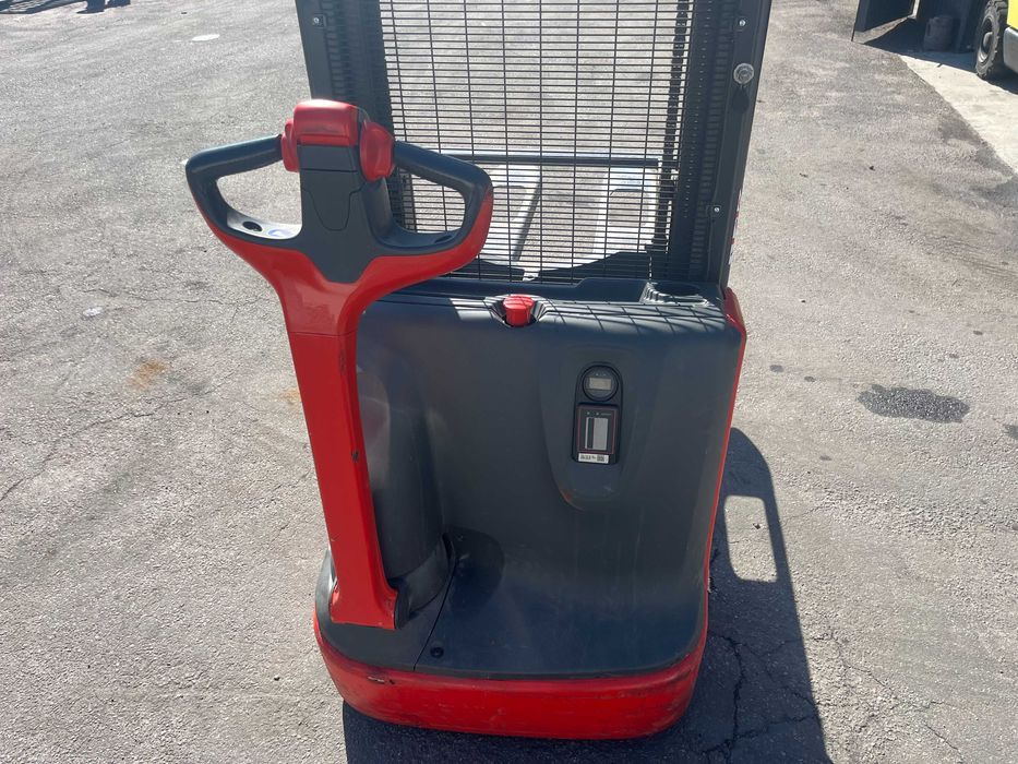 Самохідний електро штабелер  Linde L10B