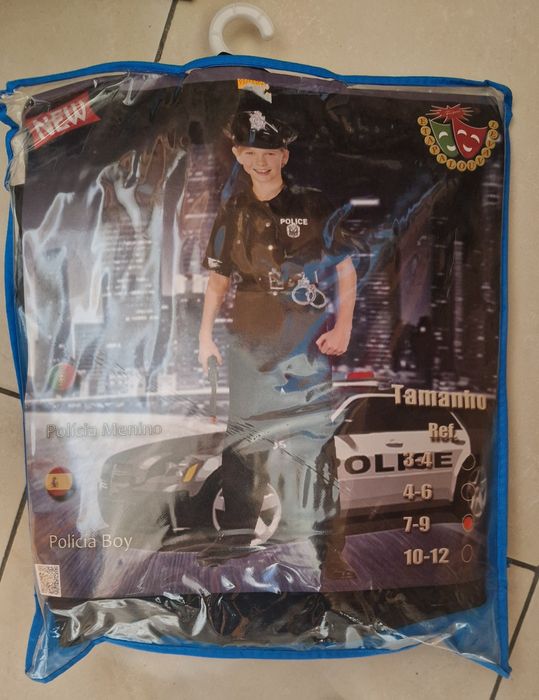 Fantasia de polícia de carnaval.tam 7\9 anos.estado impecável,