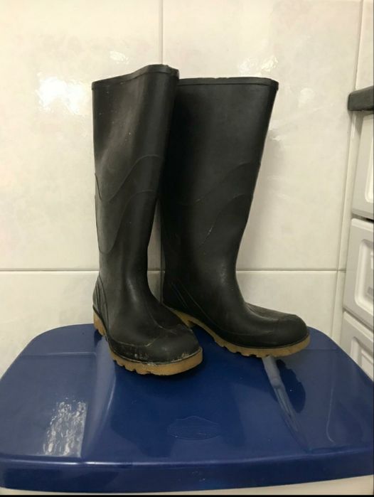 Dois pares de Galochas de borracha