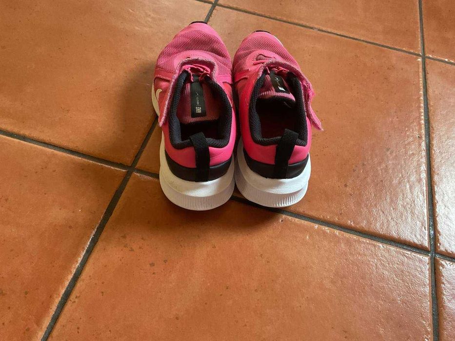 Кросівки для дівчинки NIKE