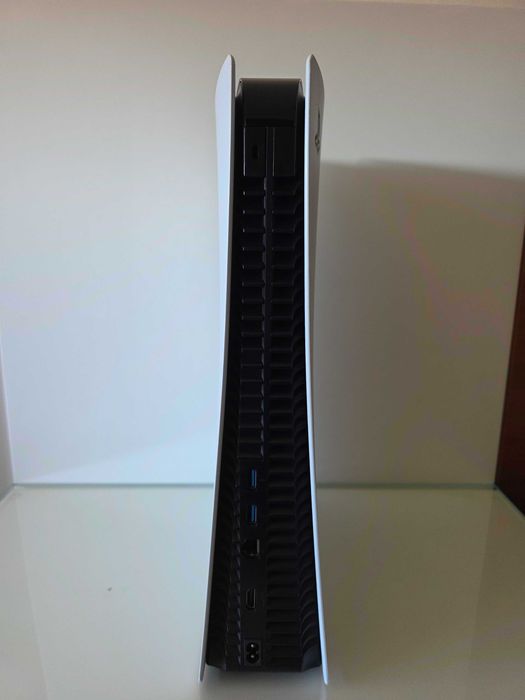 PlayStation 5 Digital Edition (825GB) - Em bom estado