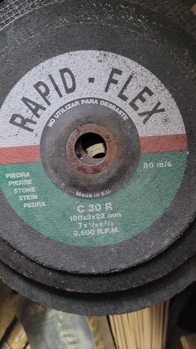 Vendo 30 discos de rebarbadora e 300 elétrodos