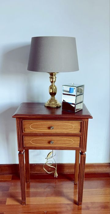 Mobilia de quarto em madeira centenária e maciça