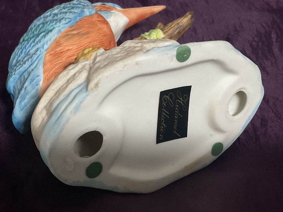 Ave kingfisher biscuit.pintura manual 13 cm. Anúncios abaixo