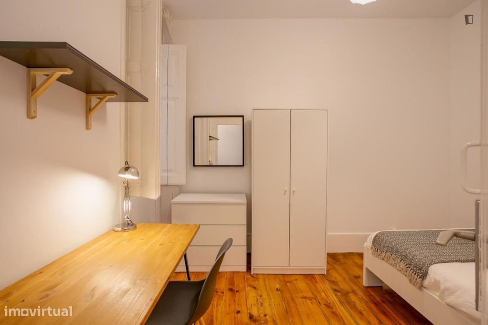 Quarto - localizado em Santos Lisbon
