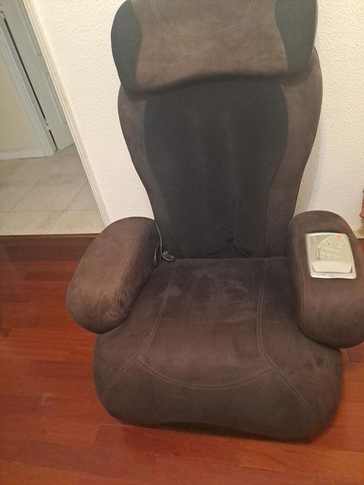 Poltrona de massagem usada.