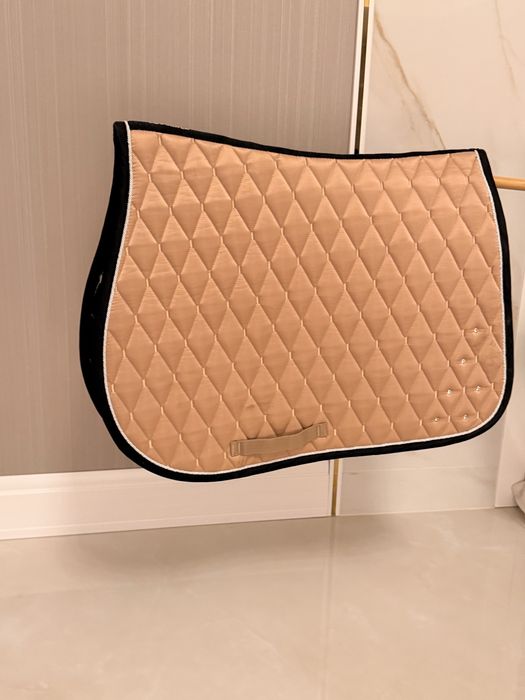 Na sprzedaż czaprak z decalona kremowy z diamentami