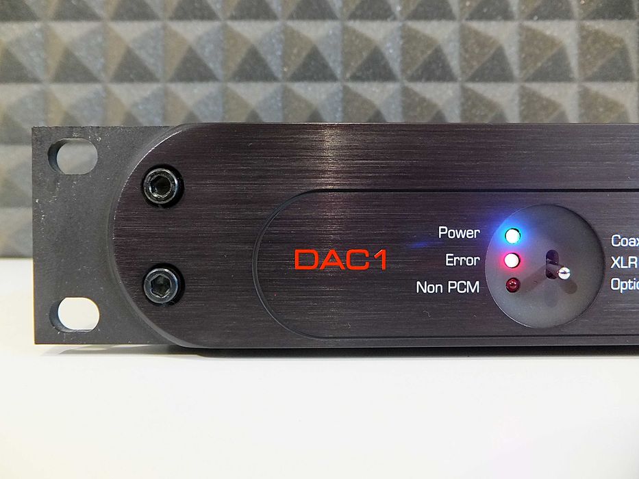 Profesjonalny przetwornik DAC studyjny BENCHMARK DAC-1 ze wzmacniaczem słuchawkowym