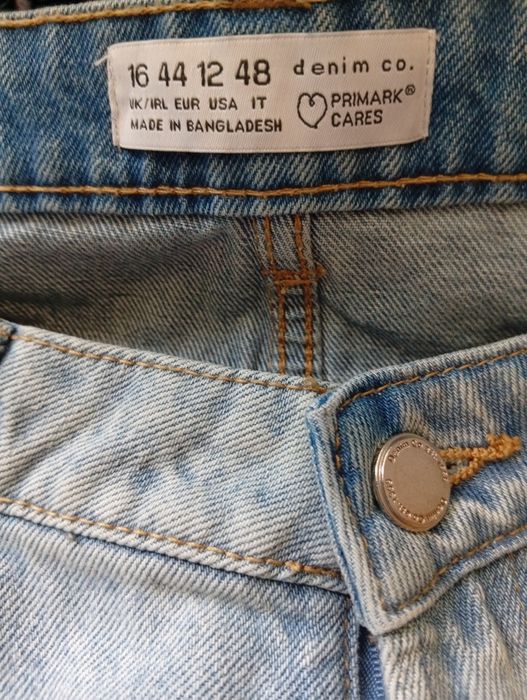 Jasnoniebieski jeansy z dziurami mom fit Primark 44