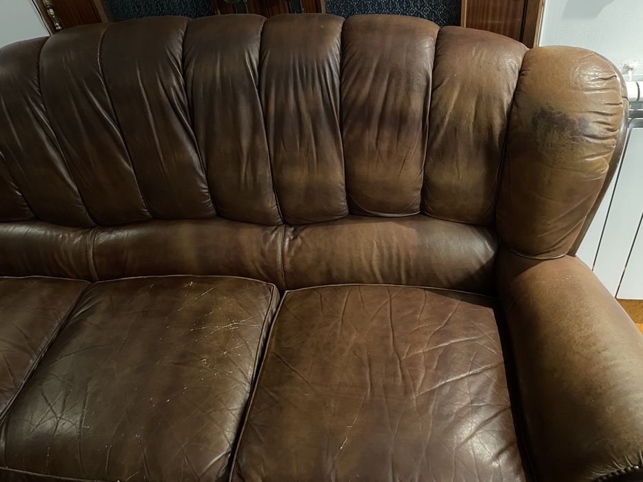 Sofá 3 lugares em pele