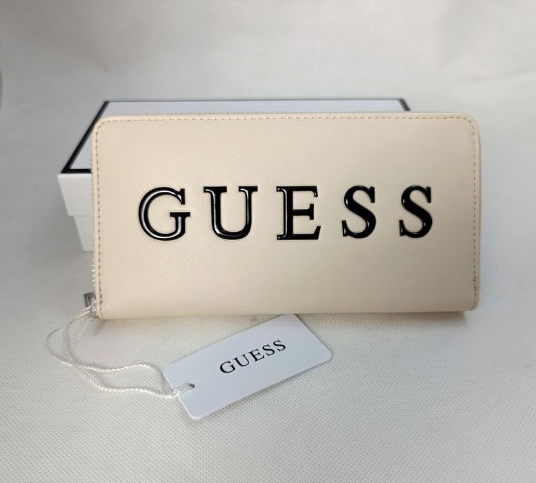 **Portfel GUESS Damski Kremowy z Czarnym Napisem GUESS Nowy z Metką