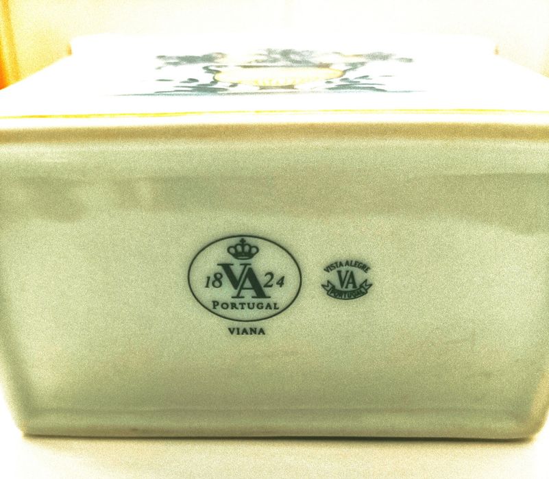 Frasco /caixa de chá em porcelana da Vista Alegre