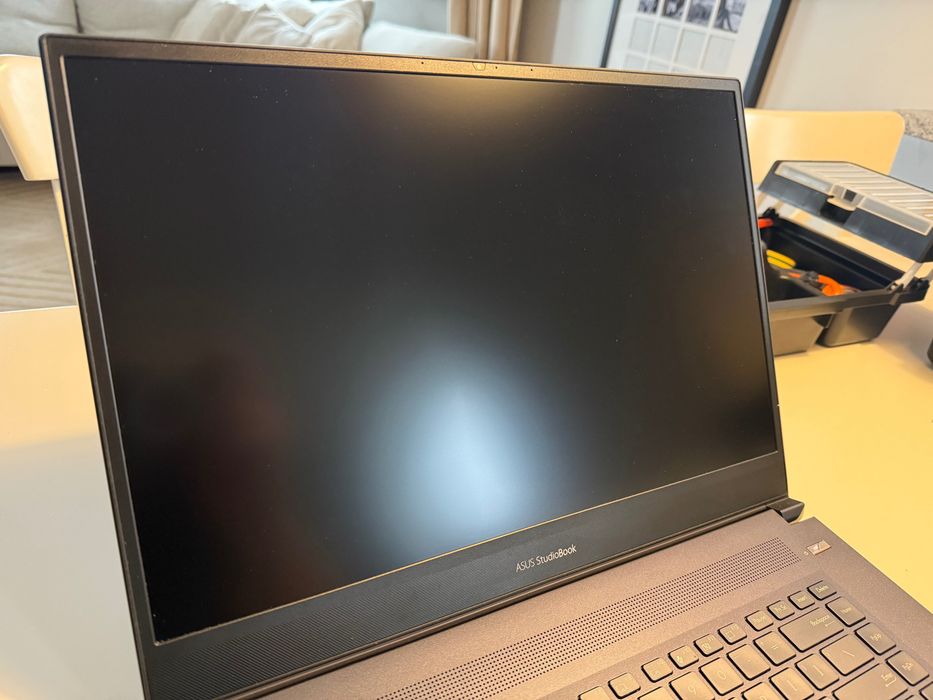 Asus ProArt Studiobook W700: Ramka / Obudowa matrycy 17"