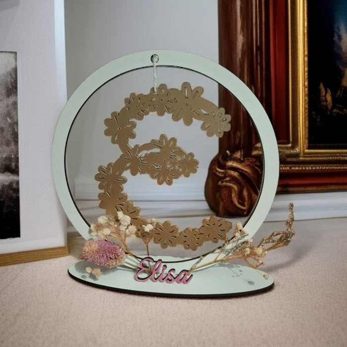 Moldura decorativa letra e nome