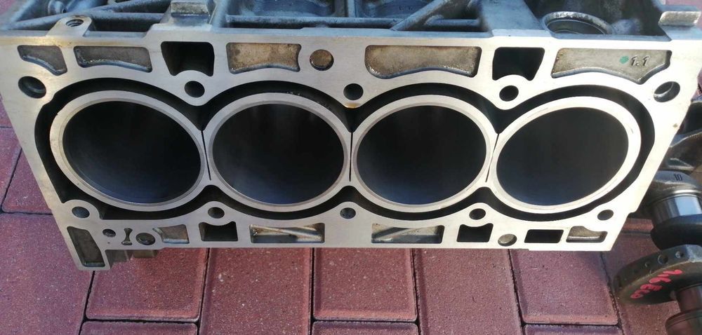 Blok korpus silnika po tulejowaniu ford focus kuga c-max mk3 volvo 1,6 ecoboost tłok tłoki głowica wał tuleja misa olejowa pierścienie tłokowe wałek
