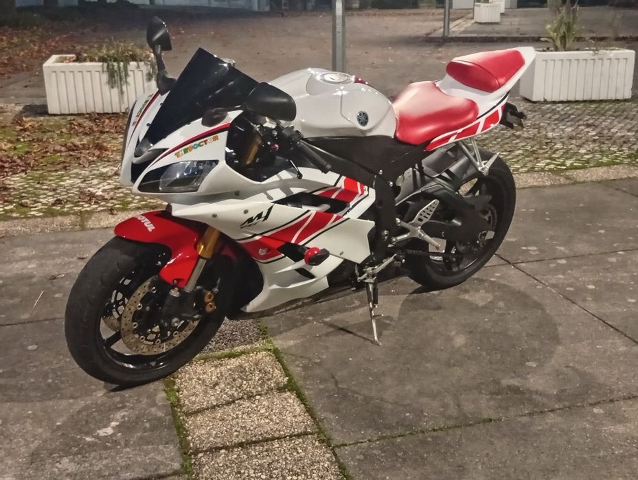 Yamaha R6 em bom estado