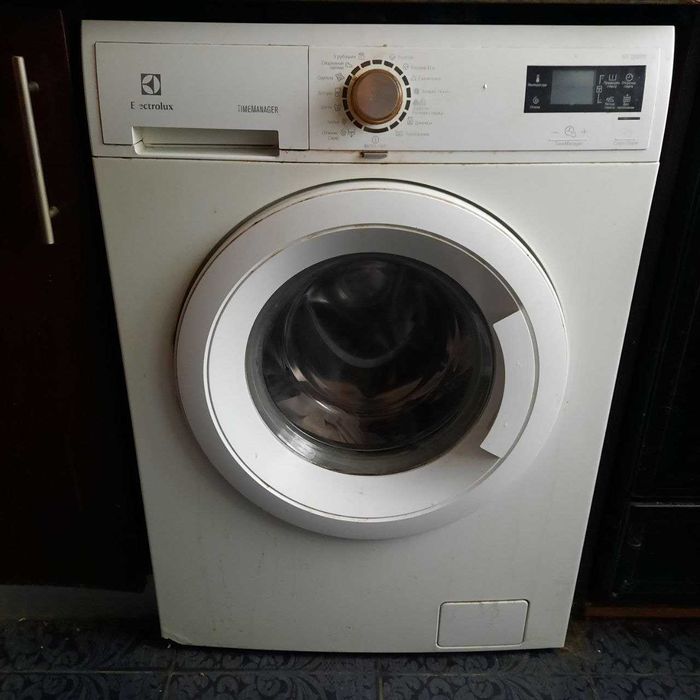 Пральна машина на починку або на запчастини Electrolux EWS1266EDW