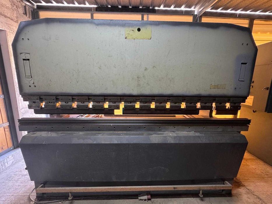 Máquina Quinadeira Guifill 100Ton 3000mm