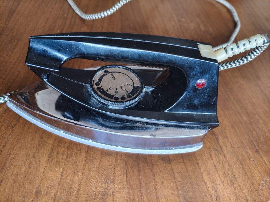 Old ironing iron64199074451713123