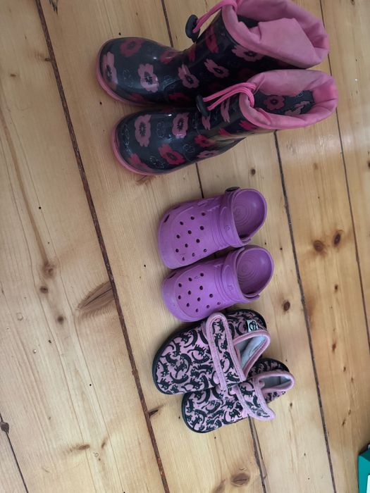 Buty r. 26 kalosze, kapcie, klapki