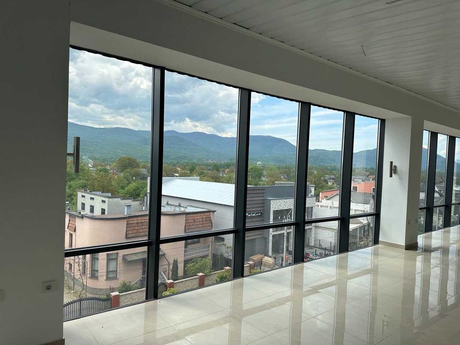 Продається 4 поверхова комерційна споруда в с. Бедевля